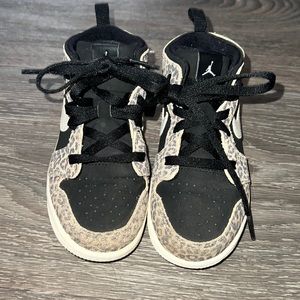 Toddler girl Jordan mid Nike shoes 9c